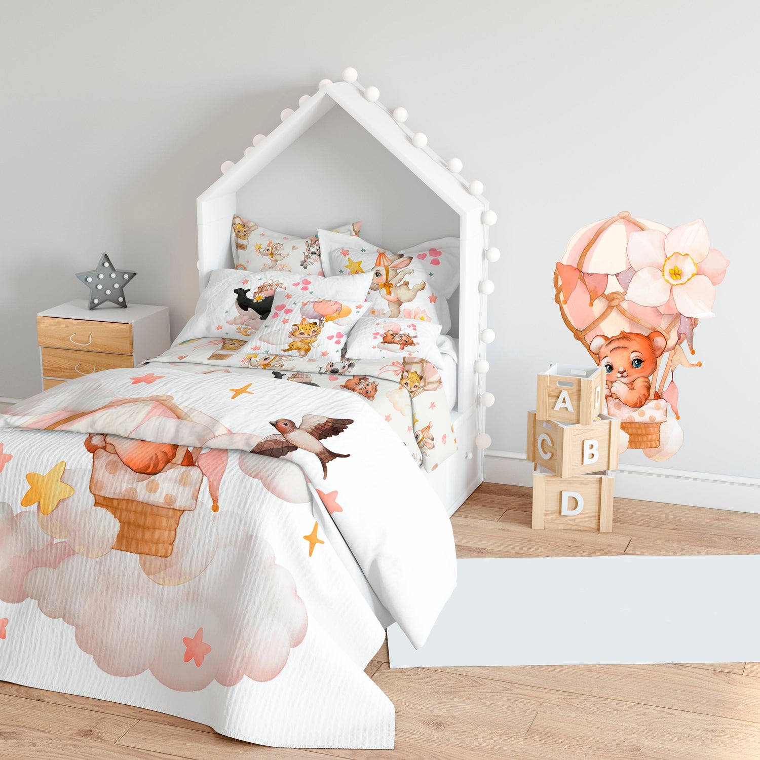 Beddig with a print of orange lion on a hot air balloon